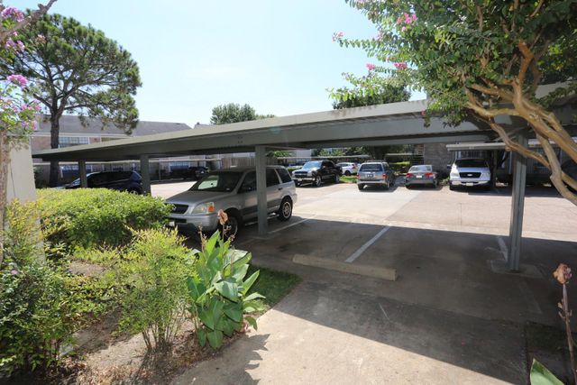 2750 Holly Hall Street 407, Houston, TX 77054