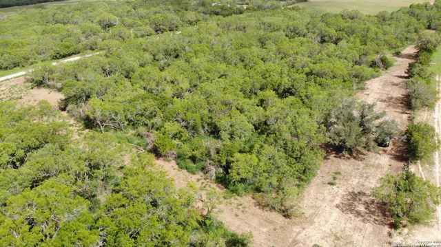 00 10th Street, Christine, TX 78064