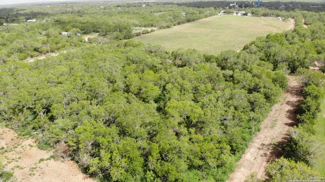 00 10th Street, Christine, TX 78064