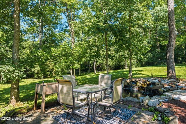 1502 Cowdrey Park Ln, Louisville, KY 40245