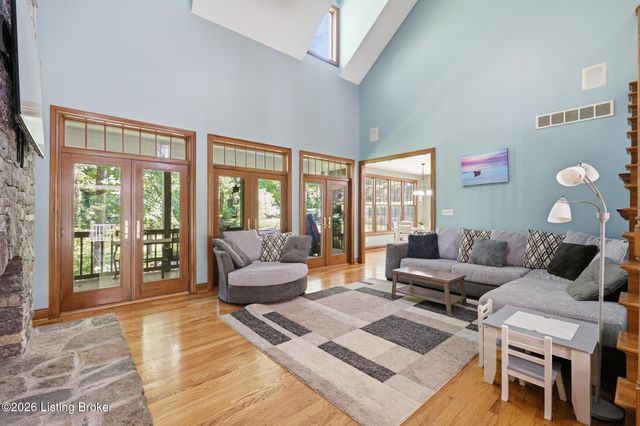 1502 Cowdrey Park Ln, Louisville, KY 40245