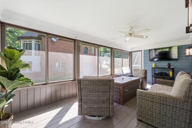 1502 Cowdrey Park Ln, Louisville, KY 40245