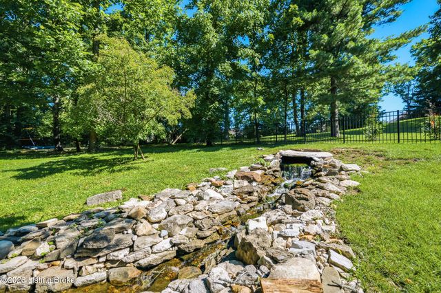 1502 Cowdrey Park Ln, Louisville, KY 40245