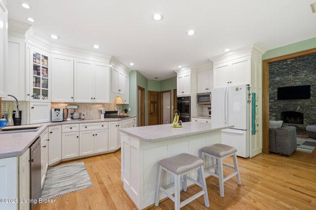 1502 Cowdrey Park Ln, Louisville, KY 40245