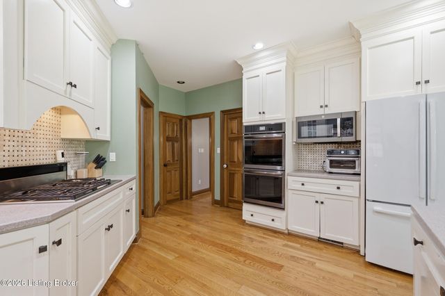 1502 Cowdrey Park Ln, Louisville, KY 40245