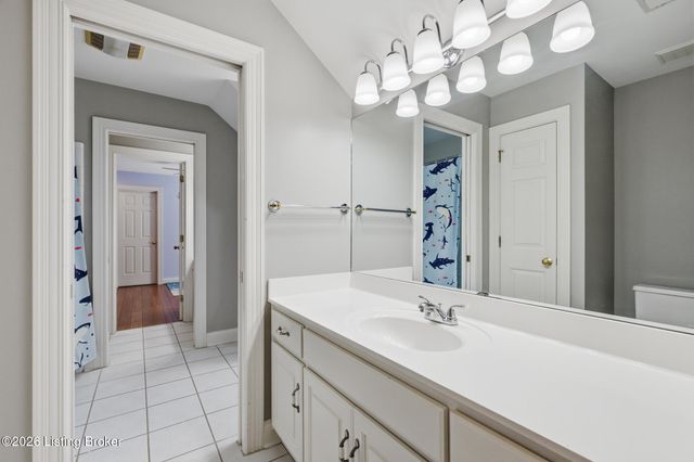 1502 Cowdrey Park Ln, Louisville, KY 40245