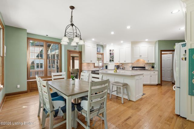 1502 Cowdrey Park Ln, Louisville, KY 40245