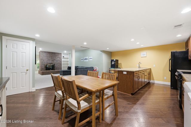 1502 Cowdrey Park Ln, Louisville, KY 40245