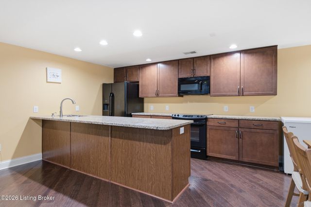 1502 Cowdrey Park Ln, Louisville, KY 40245