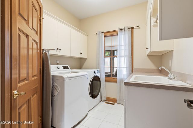 1502 Cowdrey Park Ln, Louisville, KY 40245