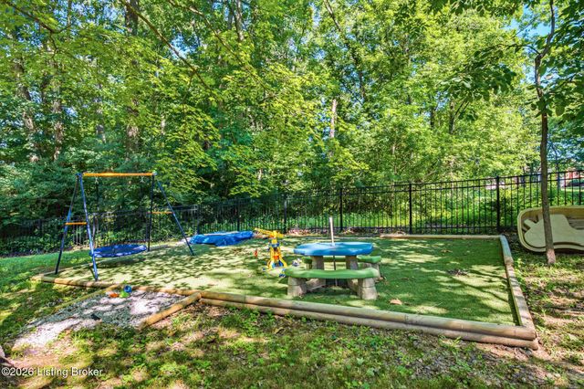 1502 Cowdrey Park Ln, Louisville, KY 40245
