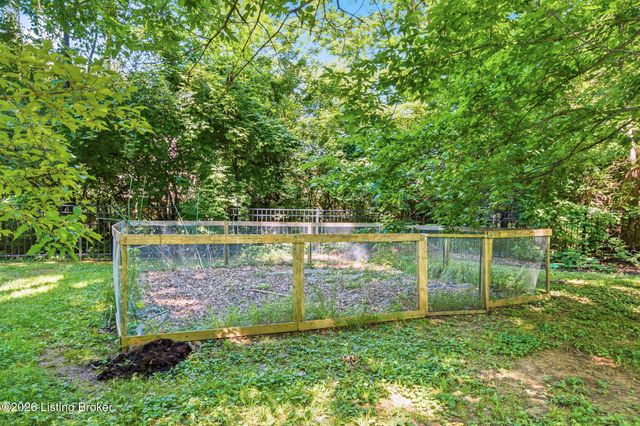 1502 Cowdrey Park Ln, Louisville, KY 40245