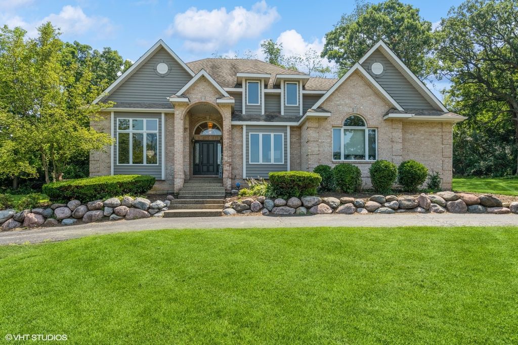 7310 Hillside Drive, Spring Grove, IL 60081