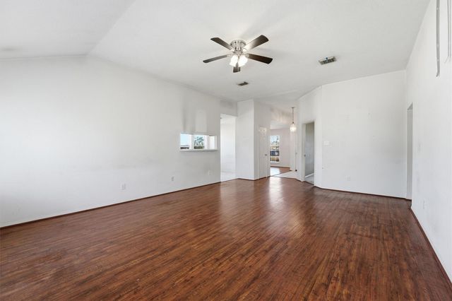 3901 22nd Street N, Texas City, TX 77590
