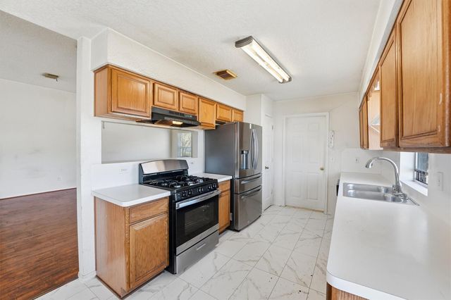 3901 22nd Street N, Texas City, TX 77590