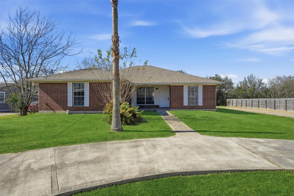 3901 22nd Street N, Texas City, TX 77590