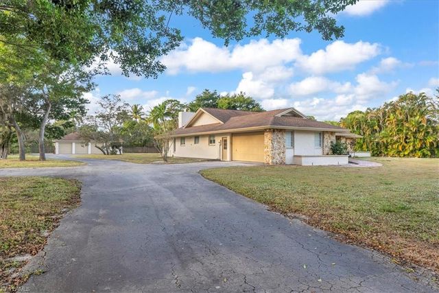 561 Ridge DR, Naples, FL 34108