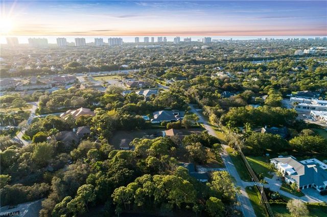 561 Ridge DR, Naples, FL 34108