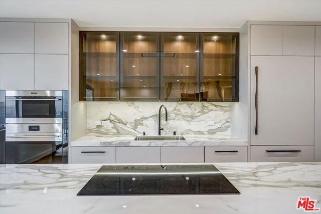 100 S Doheny Drive 813, Los Angeles, CA 90048