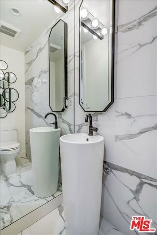 100 S Doheny Drive 813, Los Angeles, CA 90048