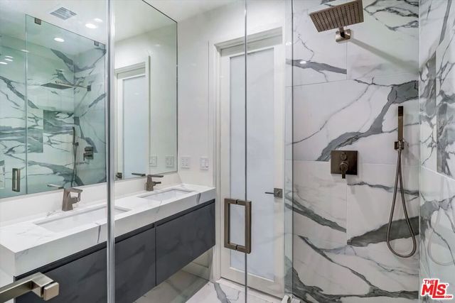 100 S Doheny Drive 813, Los Angeles, CA 90048