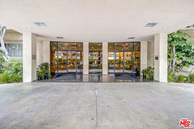 100 S Doheny Drive 813, Los Angeles, CA 90048