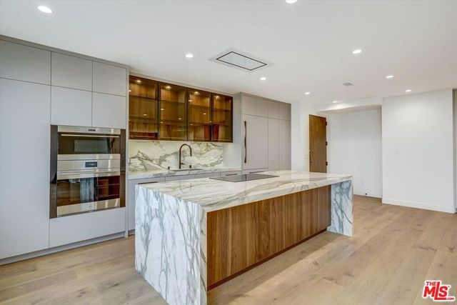 100 S Doheny Drive 813, Los Angeles, CA 90048