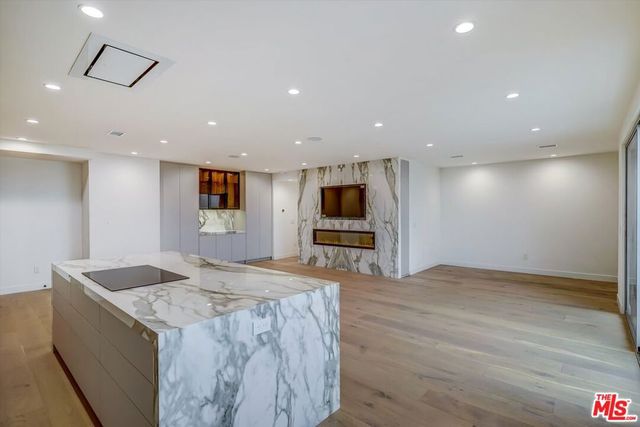 100 S Doheny Drive 813, Los Angeles, CA 90048