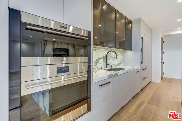 100 S Doheny Drive 813, Los Angeles, CA 90048