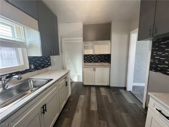 10914 Oliver Road, Cleveland, OH 44111