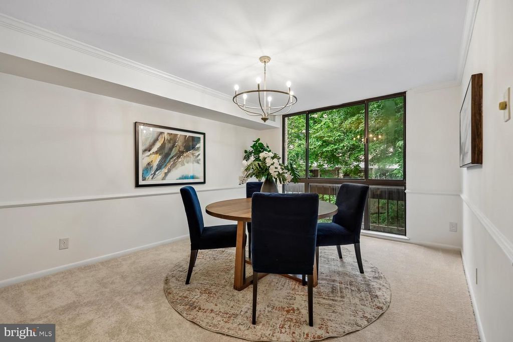 Image 10 of property listing at 4970 SENTINEL DR #11-405, Bethesda, MD 20816