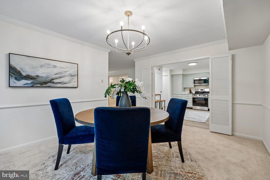 Image 11 of property listing at 4970 SENTINEL DR #11-405, Bethesda, MD 20816