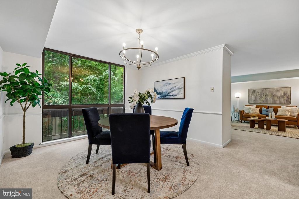 Image 12 of property listing at 4970 SENTINEL DR #11-405, Bethesda, MD 20816