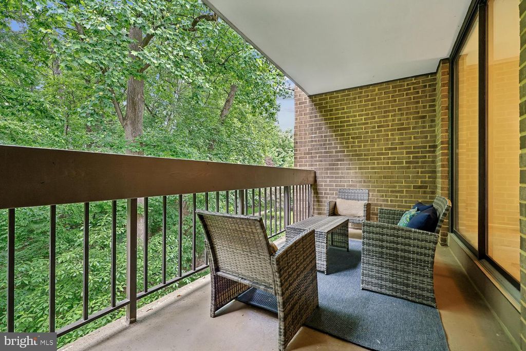 Image 15 of property listing at 4970 SENTINEL DR #11-405, Bethesda, MD 20816