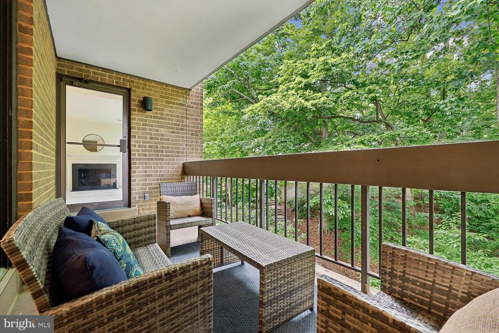 Image 18 of property listing at 4970 SENTINEL DR #11-405, Bethesda, MD 20816