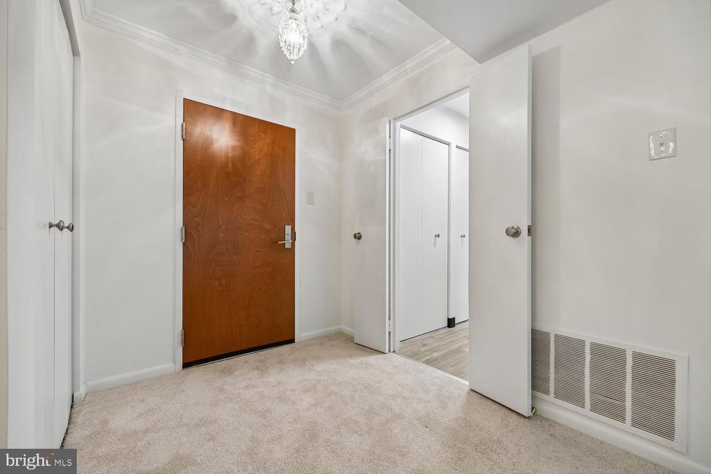 Image 20 of property listing at 4970 SENTINEL DR #11-405, Bethesda, MD 20816