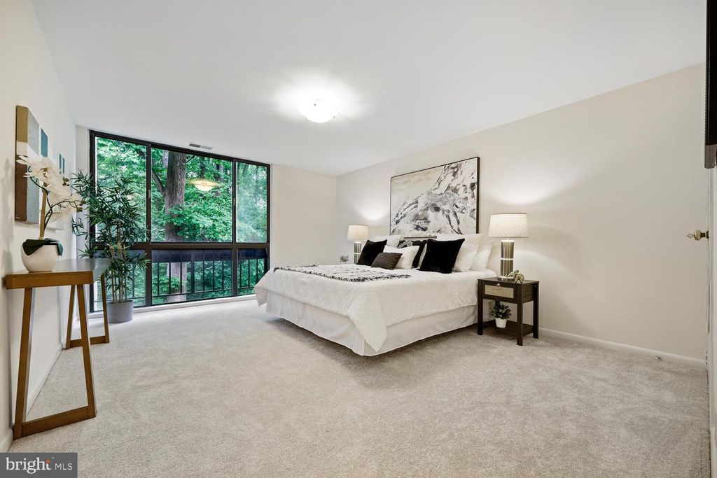 Image 24 of property listing at 4970 SENTINEL DR #11-405, Bethesda, MD 20816