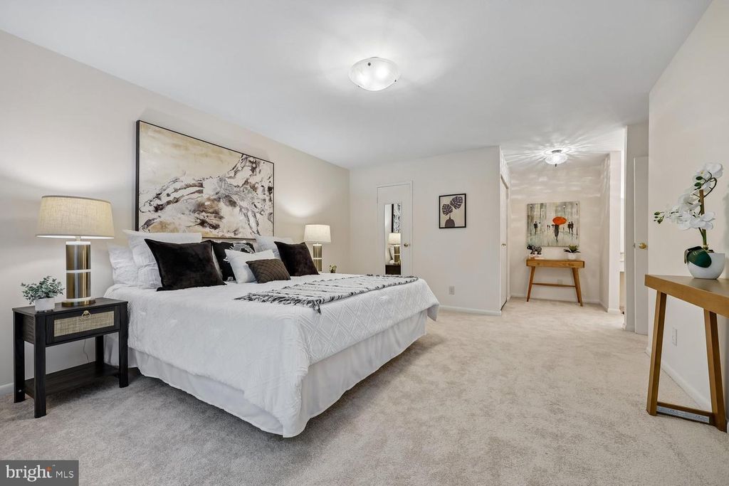 Image 27 of property listing at 4970 SENTINEL DR #11-405, Bethesda, MD 20816