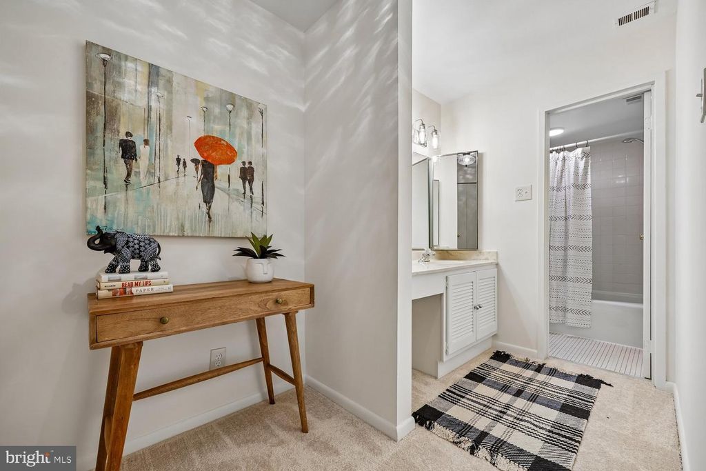 Image 28 of property listing at 4970 SENTINEL DR #11-405, Bethesda, MD 20816