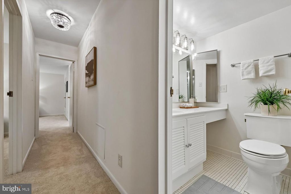 Image 32 of property listing at 4970 SENTINEL DR #11-405, Bethesda, MD 20816