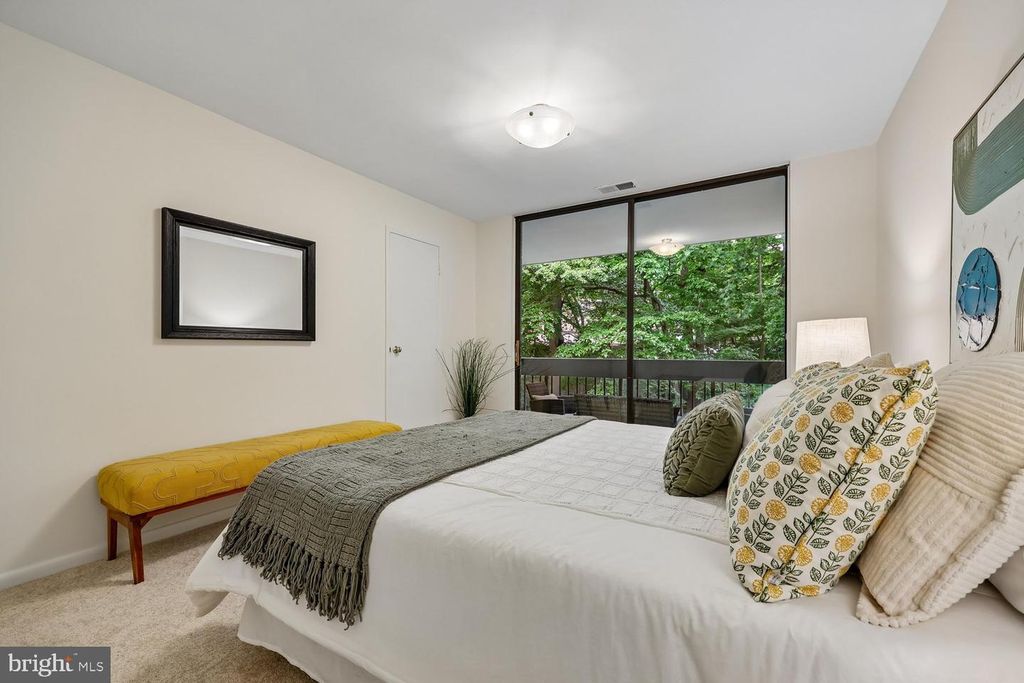 Image 34 of property listing at 4970 SENTINEL DR #11-405, Bethesda, MD 20816