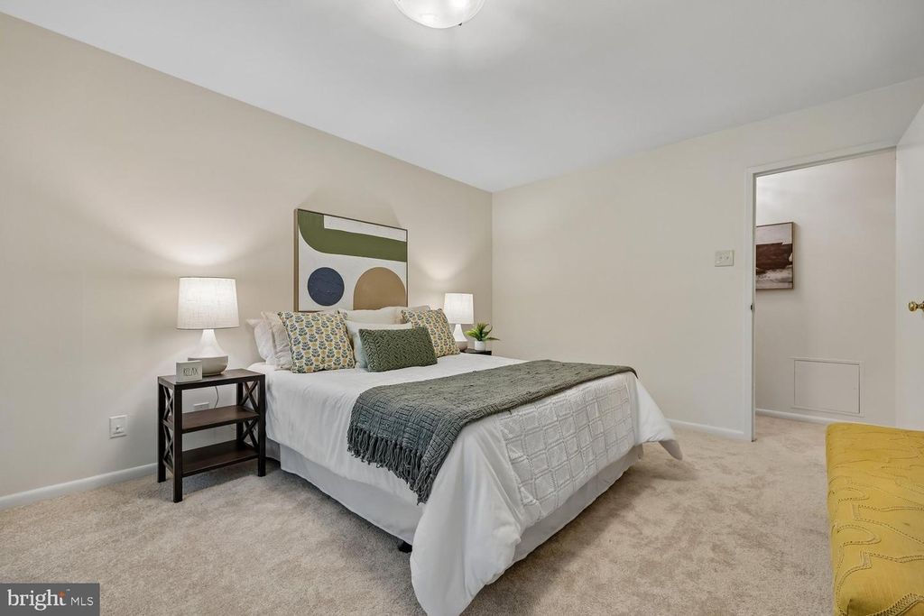 Image 37 of property listing at 4970 SENTINEL DR #11-405, Bethesda, MD 20816
