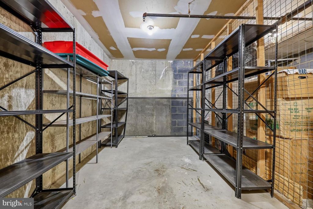 Image 39 of property listing at 4970 SENTINEL DR #11-405, Bethesda, MD 20816