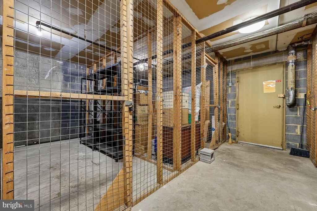 Image 40 of property listing at 4970 SENTINEL DR #11-405, Bethesda, MD 20816