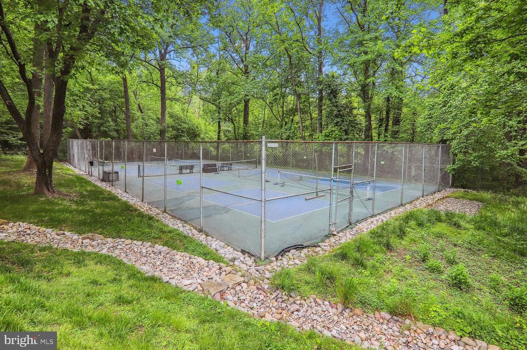 Image 58 of property listing at 4970 SENTINEL DR #11-405, Bethesda, MD 20816