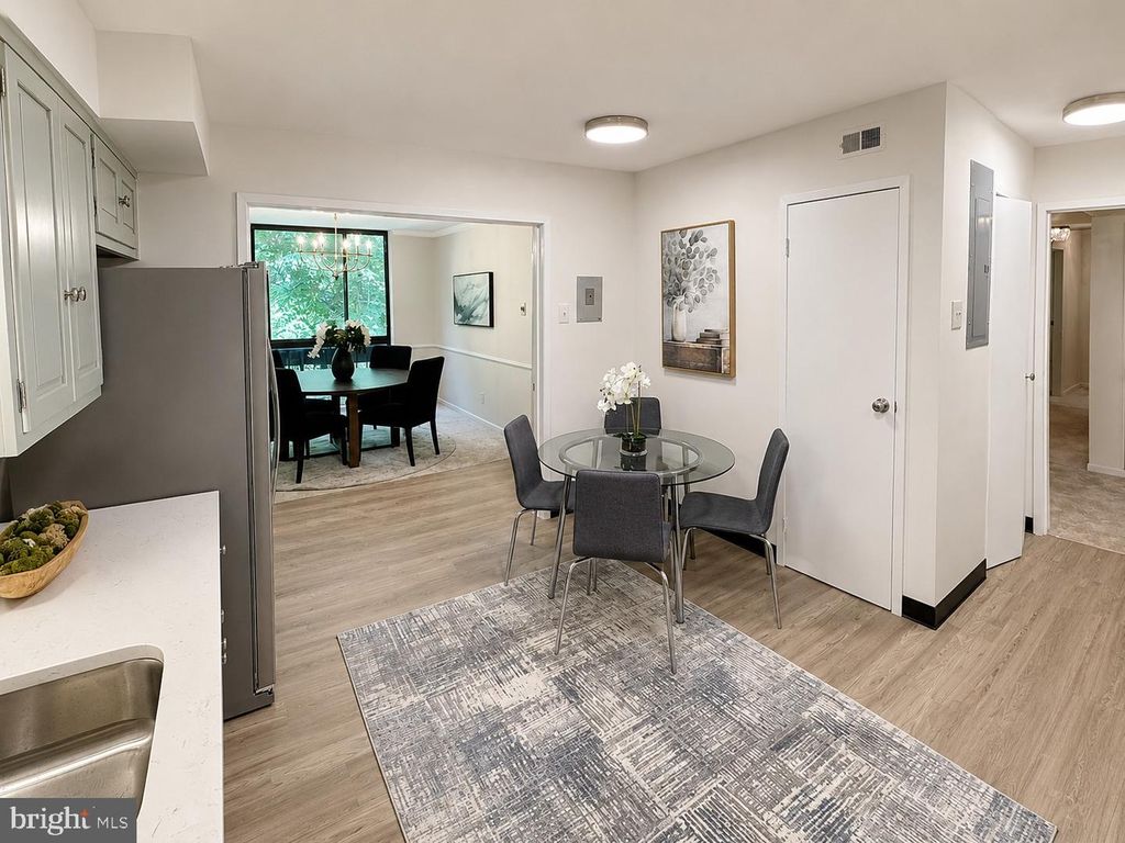 Image 6 of property listing at 4970 SENTINEL DR #11-405, Bethesda, MD 20816