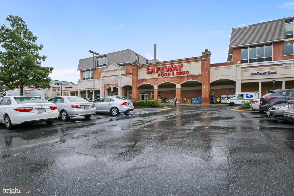 Image 60 of property listing at 4970 SENTINEL DR #11-405, Bethesda, MD 20816