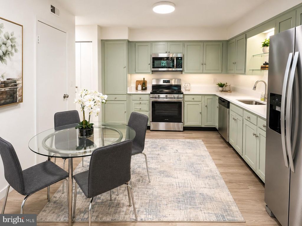 Image 7 of property listing at 4970 SENTINEL DR #11-405, Bethesda, MD 20816