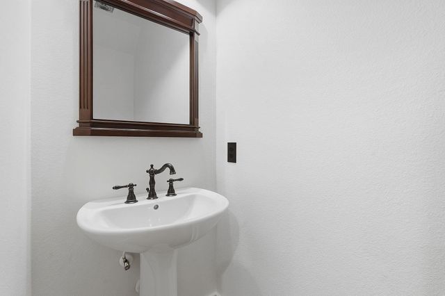 1006 Frost Ave, Driftwood, TX 78619
