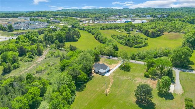 1736 Barker Rd, Columbia, TN 38401